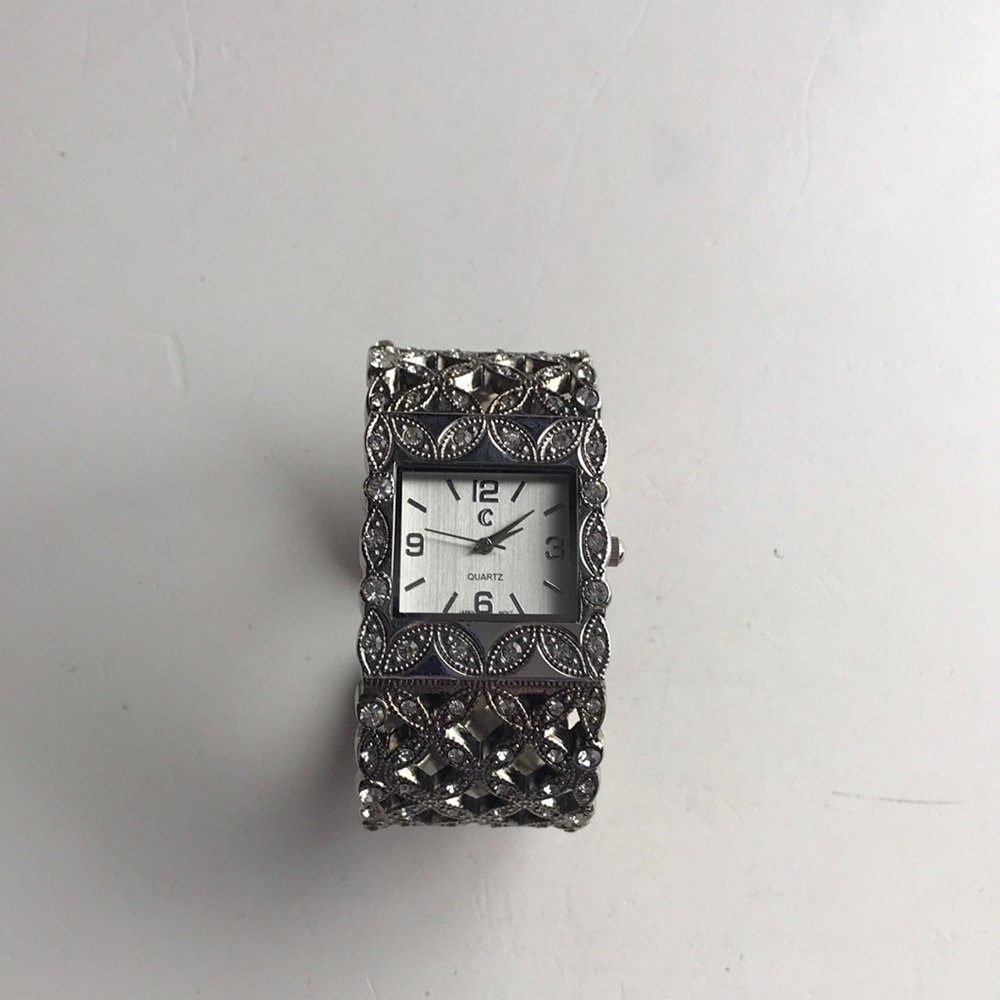 🌸 2/$4 🌸 Charming Charlie Watch